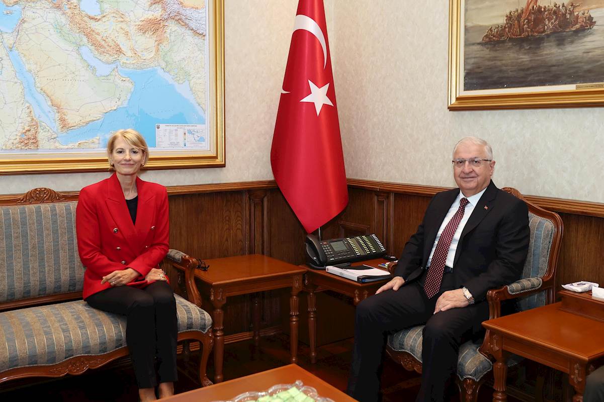 Millî Savunma Bakanı Yaşar Güler, İngiltere’nin Ankara Büyükelçisi Jill Morris’i Makamında Kabul Etti