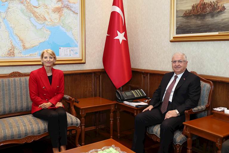 Millî Savunma Bakanı Yaşar Güler, İngiltere’nin Ankara Büyükelçisi Jill Morris’i Makamında Kabul Etti