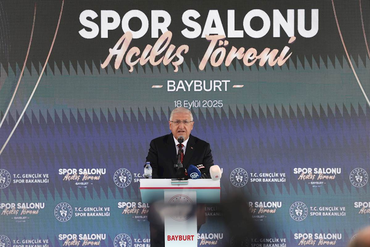 Millî Savunma Bakanı Yaşar Güler, Bayburt Merkez Spor Salonu’nun Açılışını Yaptı