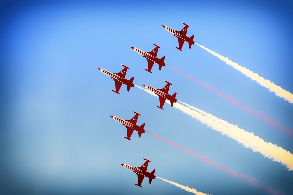 The Turkish Stars Aerobatic Team Wins the "Best Show Flight" Award