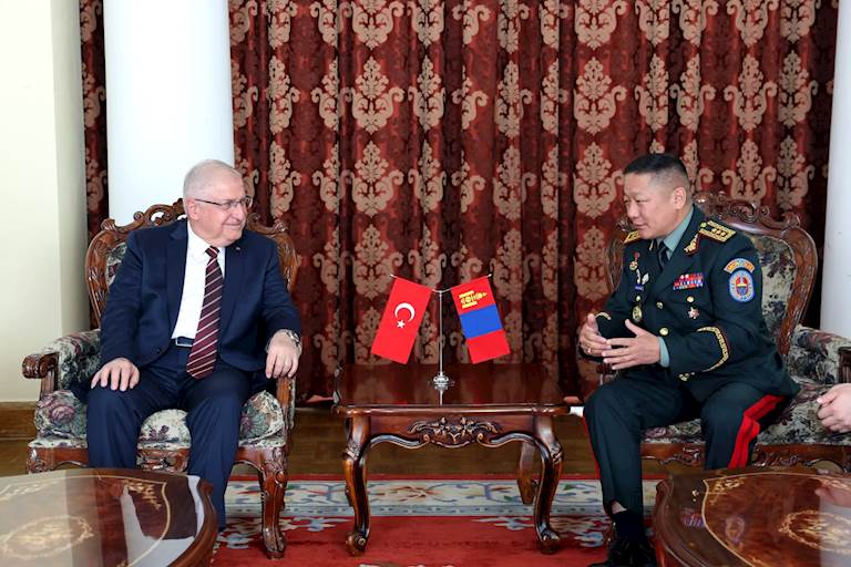 Millî Savunma Bakan Yaşar Güler, Moğolistan Genelkurmay Başkanı Korgeneral Ganbyamba Sünrev ile Bir Araya Geldi