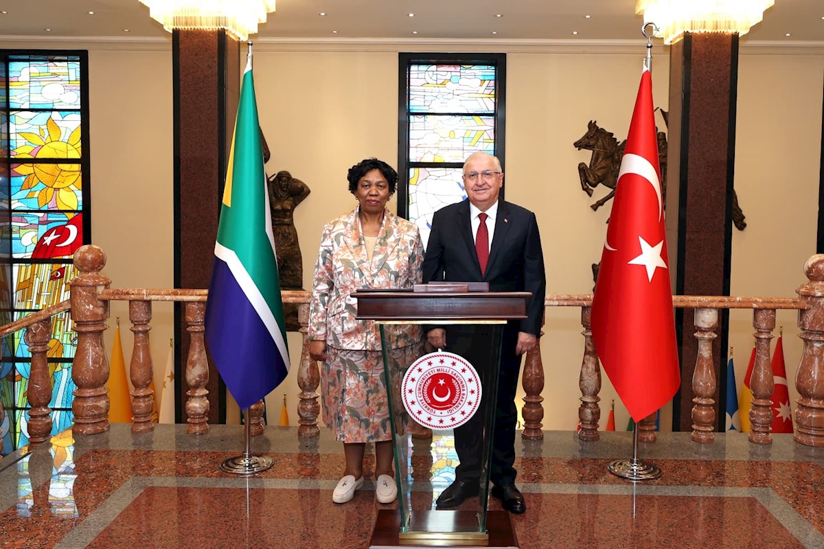 Millî Savunma Bakanı Yaşar Güler, Güney Afrika Savunma ve Gaziler Bakanı Matsie Angelina Motshekga ile Bir Araya Geldi