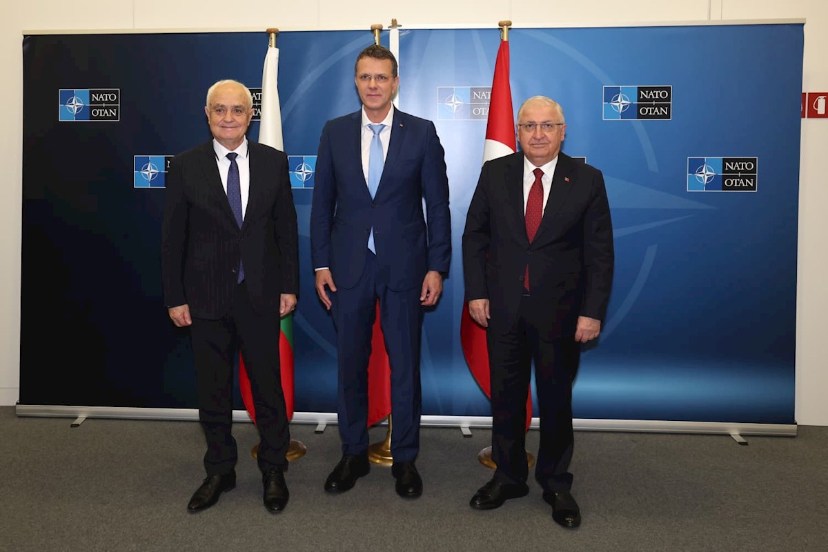 Millî Savunma Bakanı Yaşar Güler, Romanya ve Bulgaristan Savunma Bakanları ile Üçlü Görüşme Gerçekleştirdi