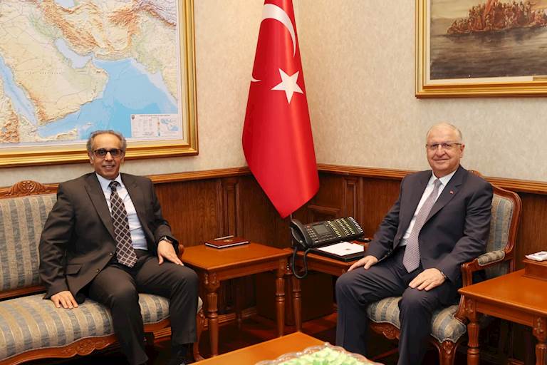 Millî Savunma Bakanı Yaşar Güler, Kuveyt’in Ankara Büyükelçisi Abdulaziz A. Aladwani’yi Makamında Kabul Etti