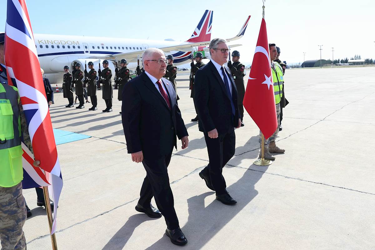 Millî Savunma Bakanı Yaşar Güler, Birleşik Krallık Başbakanı Sayın Keir Starmer’ı Mürted Hava Meydan Komutanlığımızda Askerî Törenle Karşıladı