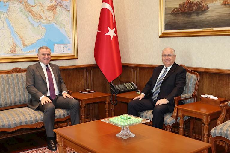 Millî Savunma Bakanı Yaşar Güler ile Gençlik ve Spor Bakanı Osman Aşkın Bak, Millî Savunma Bakanlığında Bir Araya Geldi