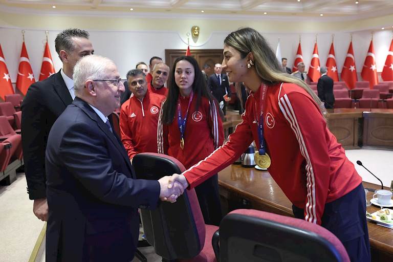 Millî Savunma Bakanı Yaşar Güler, Dünya Taekwondo Şampiyonası'nda Tarihî Bir Başarı Elde Eden Taekwondo Millî Takımımızı Kabul Etti