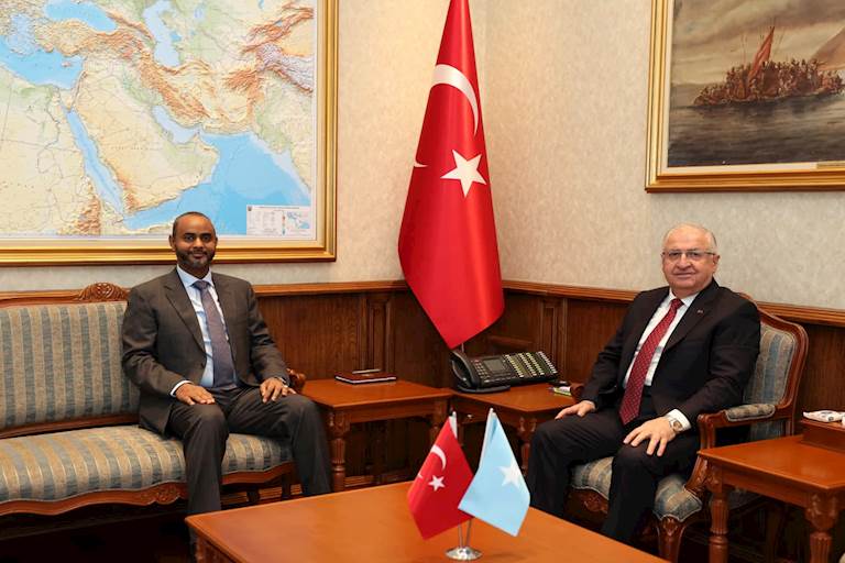 Millî Savunma Bakanı Yaşar Güler ile Somali Limanlar ve Deniz Ulaştırma Bakanı Abdülkadir Muhammed Nur, Millî Savunma Bakanlığında Bir Araya Geldi