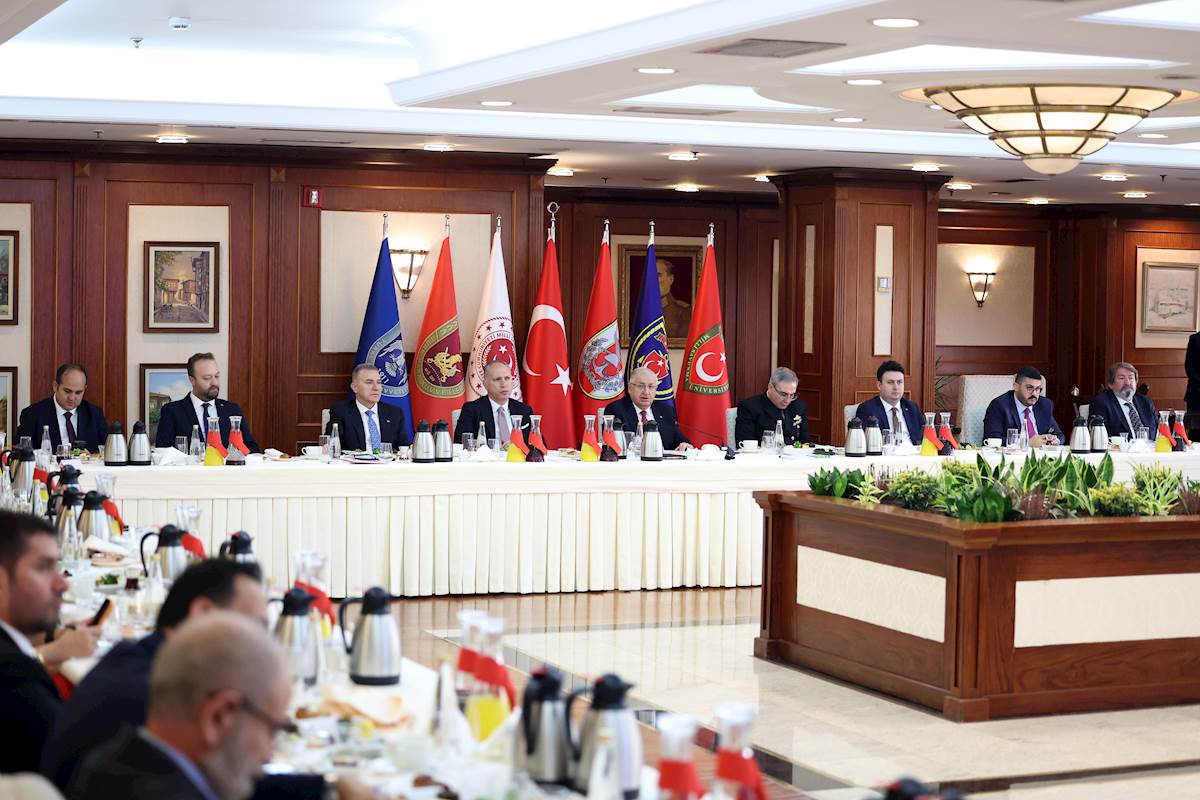 Millî Savunma Bakanı Yaşar Güler, Basın-Yayın Kuruluşlarının Ankara Temsilcileri ile Bir Araya Geldi