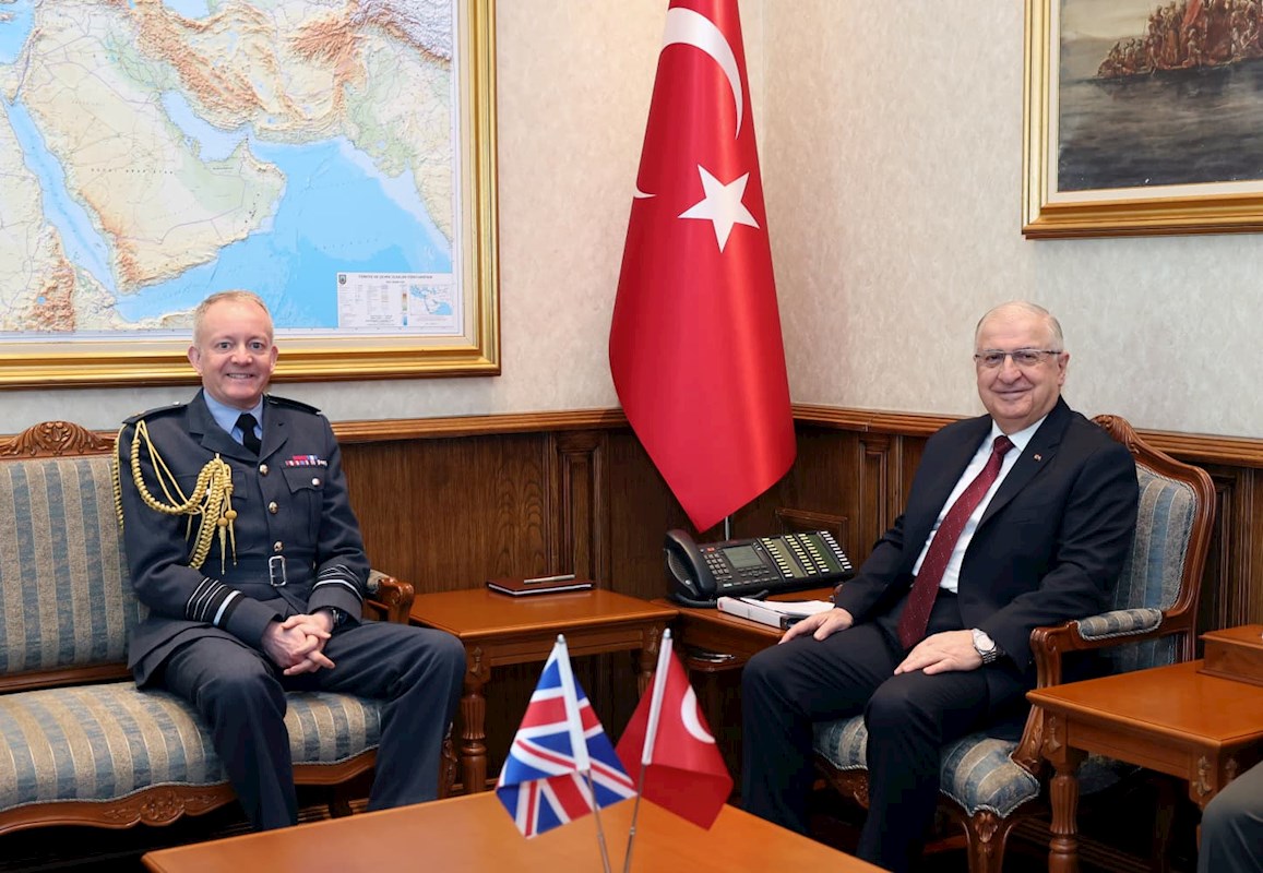Millî Savunma Bakanı Yaşar Güler, Birleşik Krallık Genelkurmay Başkanı Orgeneral Richard Knighton’ı Kabul Etti