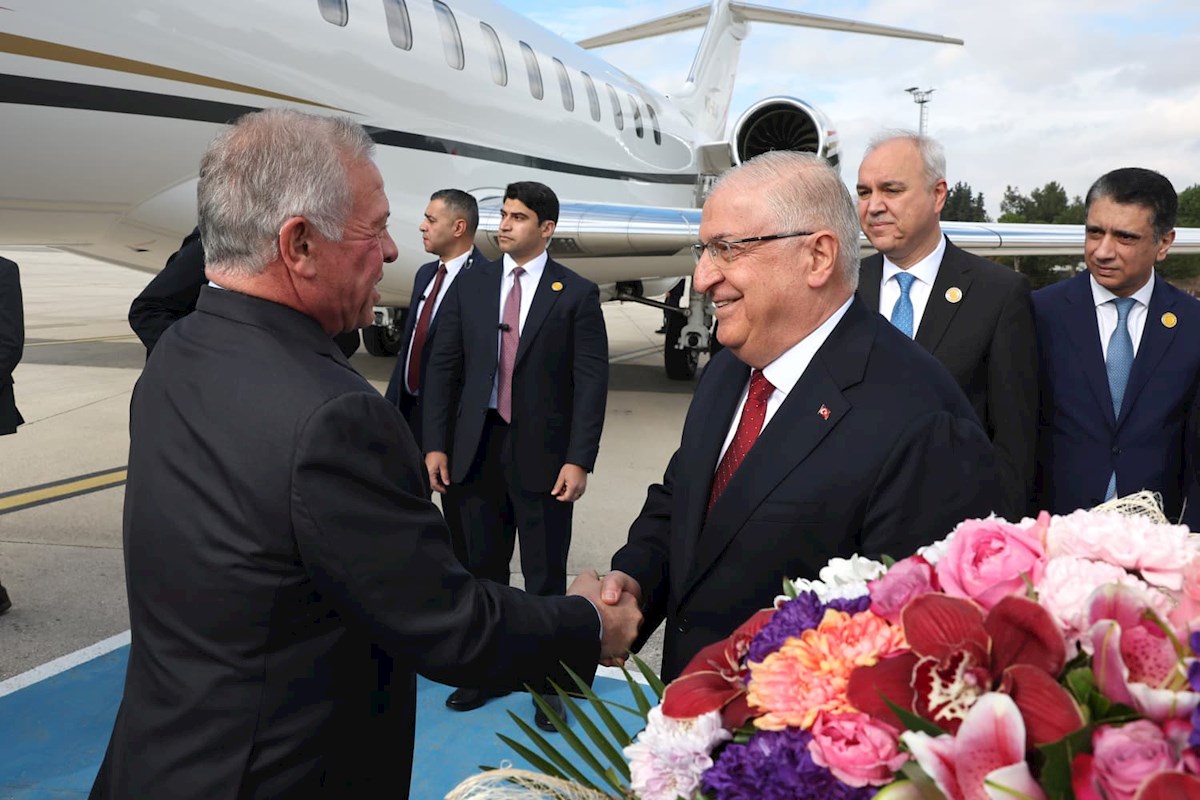 Millî Savunma Bakanı Yaşar Güler, Ürdün Kralı 2'nci Abdullah’ı Havalimanında Askerî Törenle Karşıladı