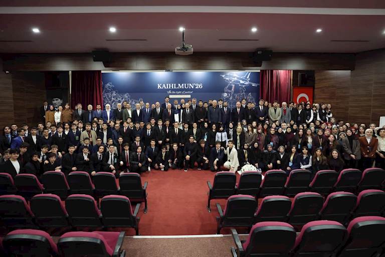 Millî Savunma Bakanı Yaşar Güler, KAIHLMUN’26 Birleşmiş Milletler Konferansı İçin Kartal Anadolu İmam Hatip Lisesinde Gençlerimizle Bir Araya Geldi