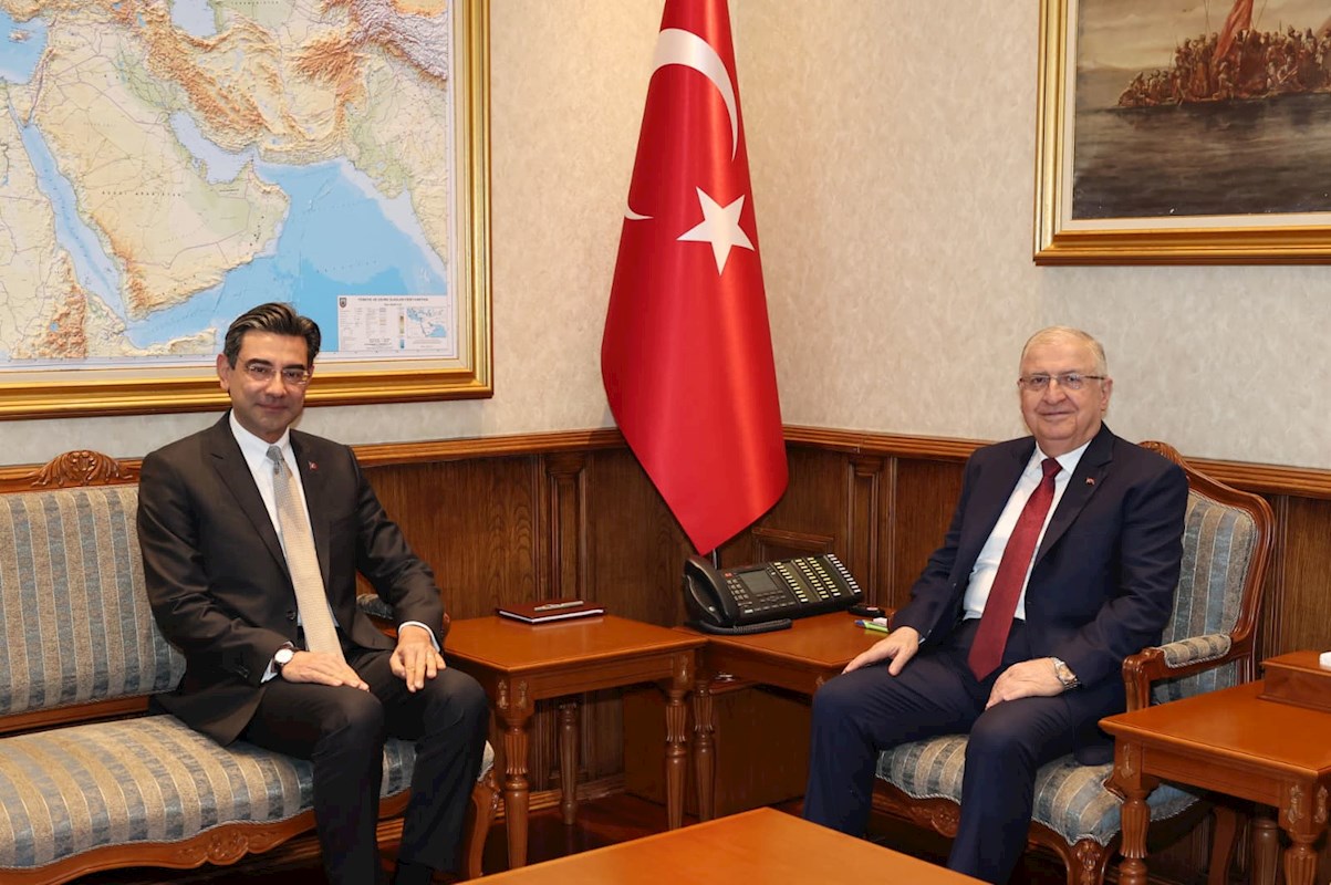 Millî Savunma Bakanı Yaşar Güler, Tiflis Büyükelçisi Olarak Atanan Mustafa Türker Arı’yı Kabul Etti