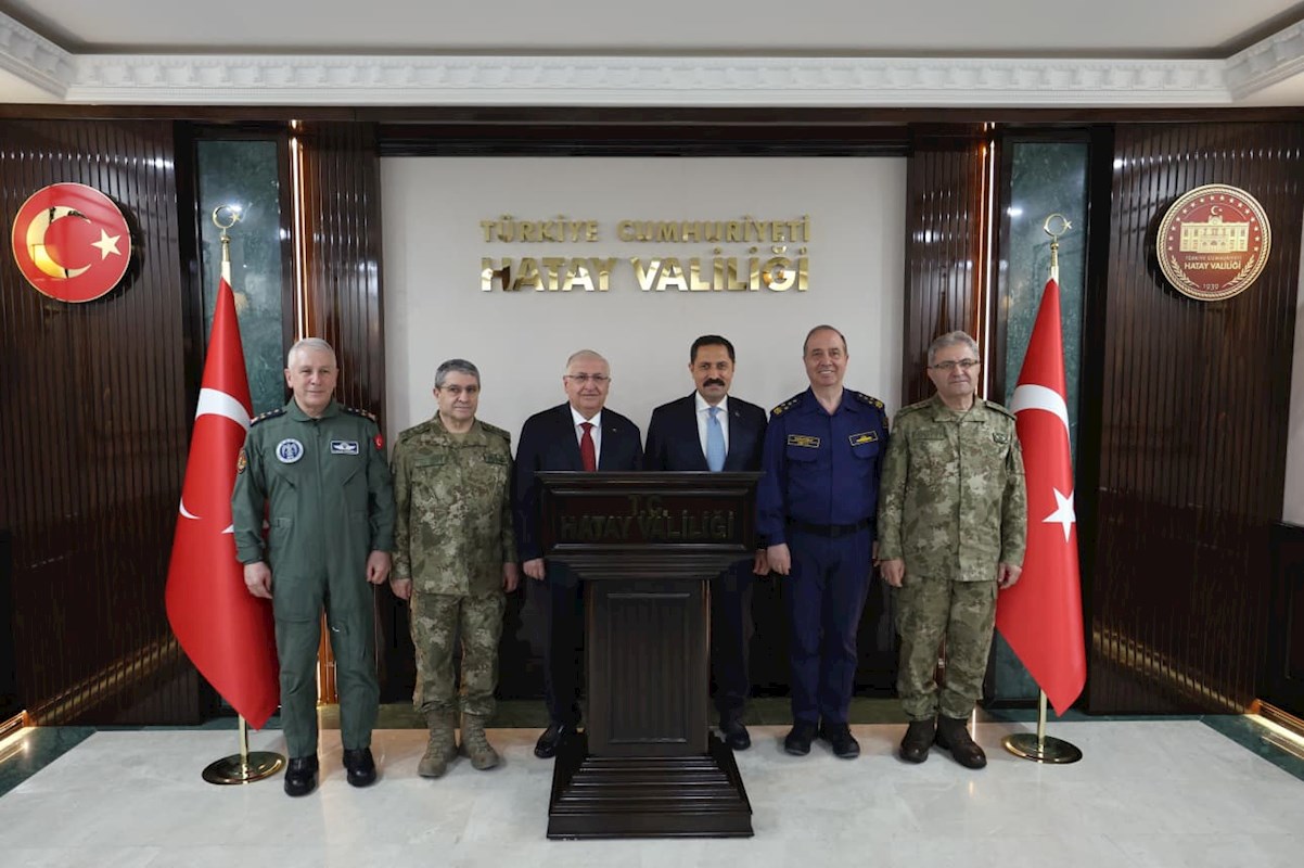TSK Komuta Kademesi ile Hatay'a Giden Millî Savunma Bakanı Yaşar Güler, Hatay Valiliğini ve Hatay Büyükşehir Belediyesini Ziyaret Etti