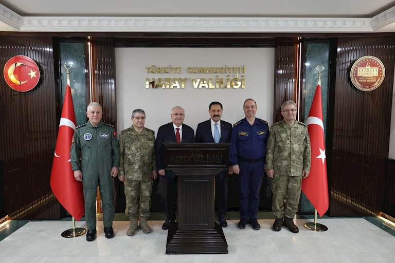 TSK Komuta Kademesi ile Hatay'a Giden Millî Savunma Bakanı Yaşar Güler, Hatay Valiliğini ve Hatay Büyükşehir Belediyesini Ziyaret Etti