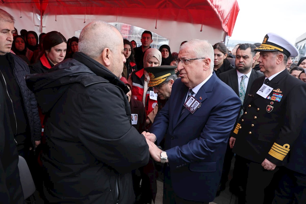 Millî Savunma Bakanı Yaşar Güler, Beraberinde TSK Komuta Kademesi ile ASELSAN Teknisyenleri Süleyman Cemre Kahraman ve İsmail Enes Can'ın Cenaze Törenine Katıldı