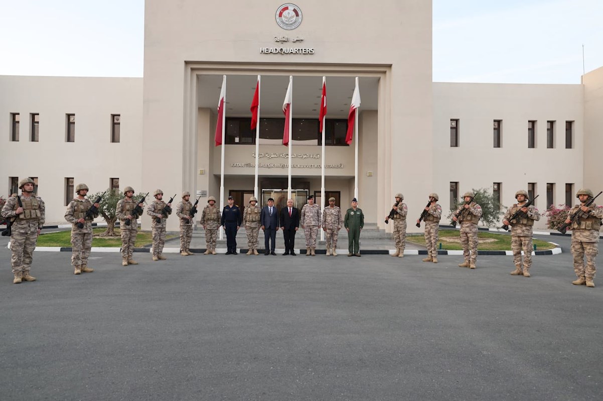 Millî Savunma Bakanı Yaşar Güler, Katar Türk Birleşik Müşterek Kuvvet Komutanlığında Görevli Mehmetçiklerimizle Bir Araya Geldi