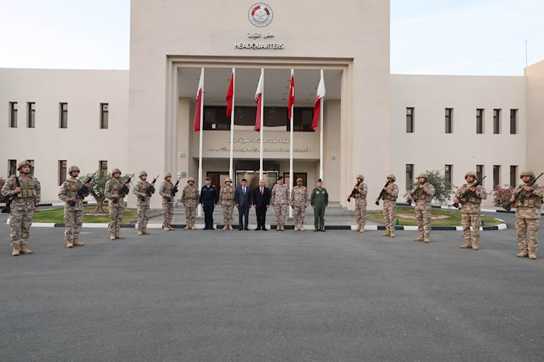 Millî Savunma Bakanı Yaşar Güler, Katar Türk Birleşik Müşterek Kuvvet Komutanlığında Görevli Mehmetçiklerimizle Bir Araya Geldi