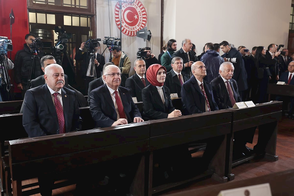 Millî Savunma Bakanı Yaşar Güler, 23 Nisan Ulusal Egemenlik ve Çocuk Bayramı ile TBMM'nin Açılışının 106’ncı Yıl Dönümü Dolayısıyla Birinci Türkiye Büyük Millet Meclisinde Düzenlenen Törene Katıldı