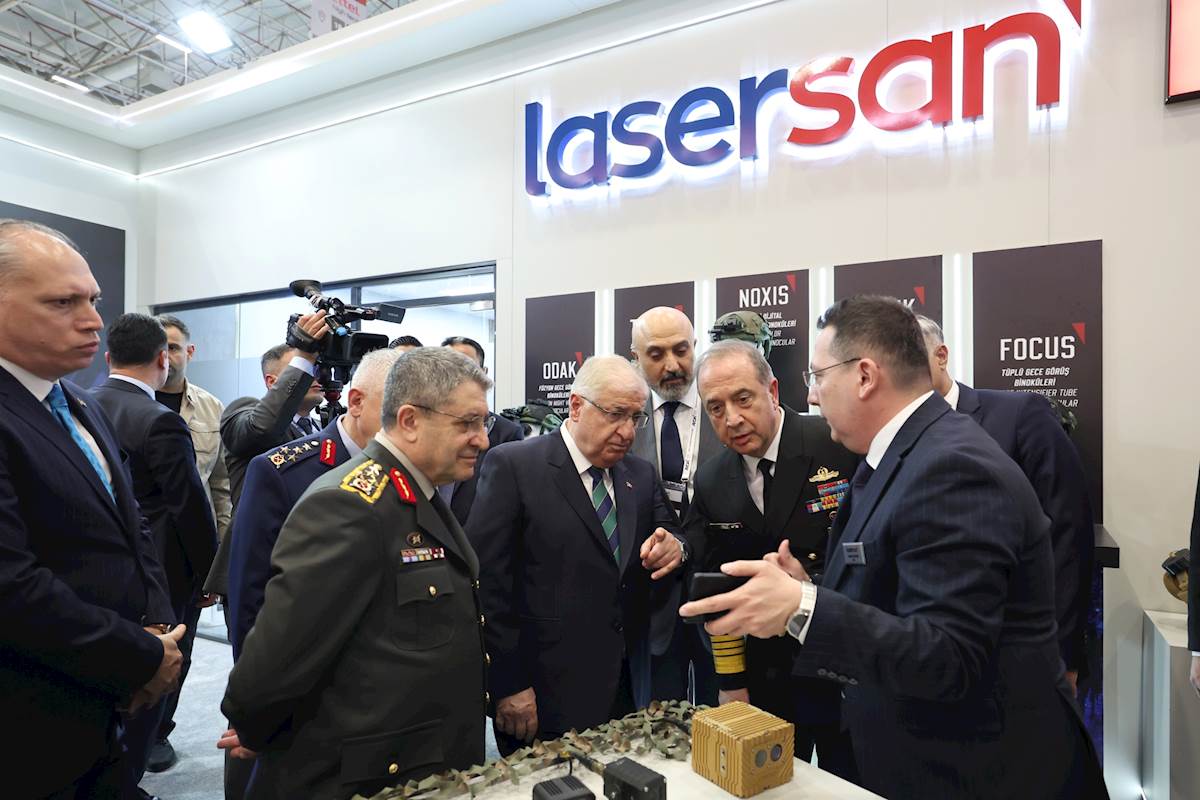 Millî Savunma Bakanı Yaşar Güler,  SAHA 2026 Fuarı'ndaki Stantları Dolaşarak Sergilenen Teknolojileri İnceledi