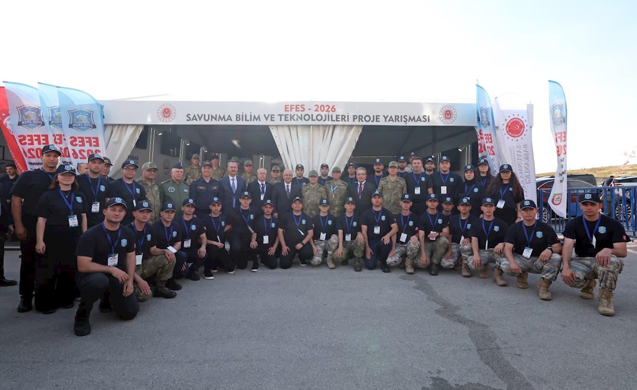 Millî Savunma Bakanı Yaşar Güler, Efes-2026 Seçkin Gözlemci Günü Faaliyetlerine Katılmak için Gittiği İzmir’de Savunma Sanayisi Sergisini Ziyaret Etti