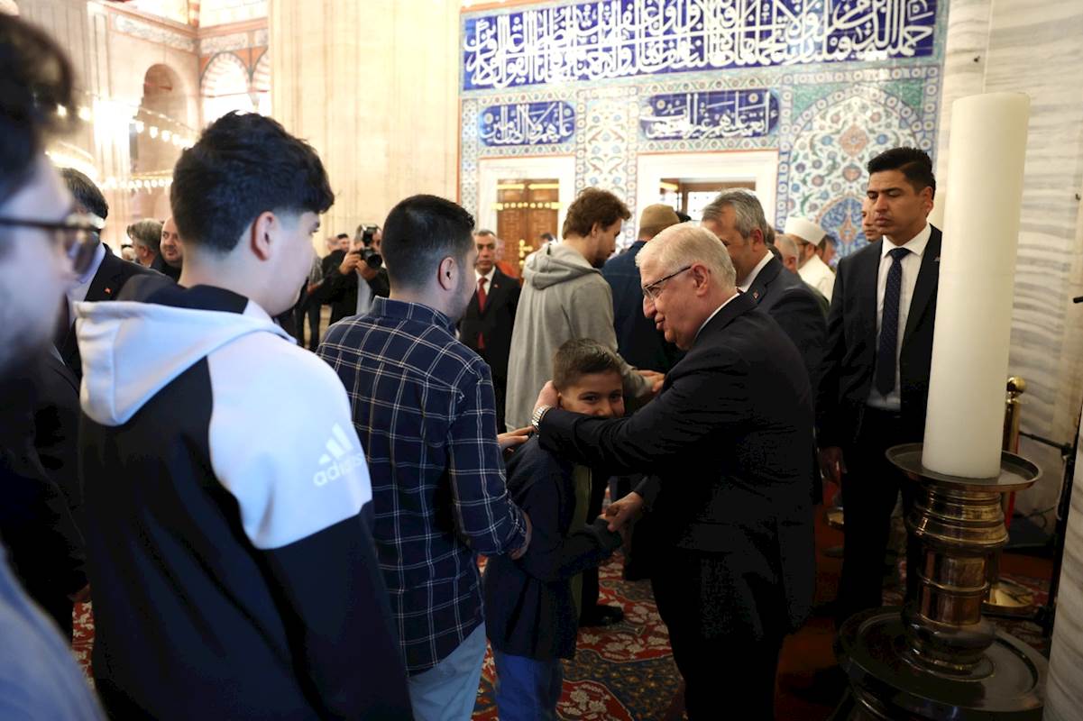 Millî Savunma Bakanı Yaşar Güler, Kurban Bayramı Namazını Beraberindeki TSK Komuta Kademesi ile Birlikte Edirne’deki Tarihî Selimiye Camii’nde Kıldı