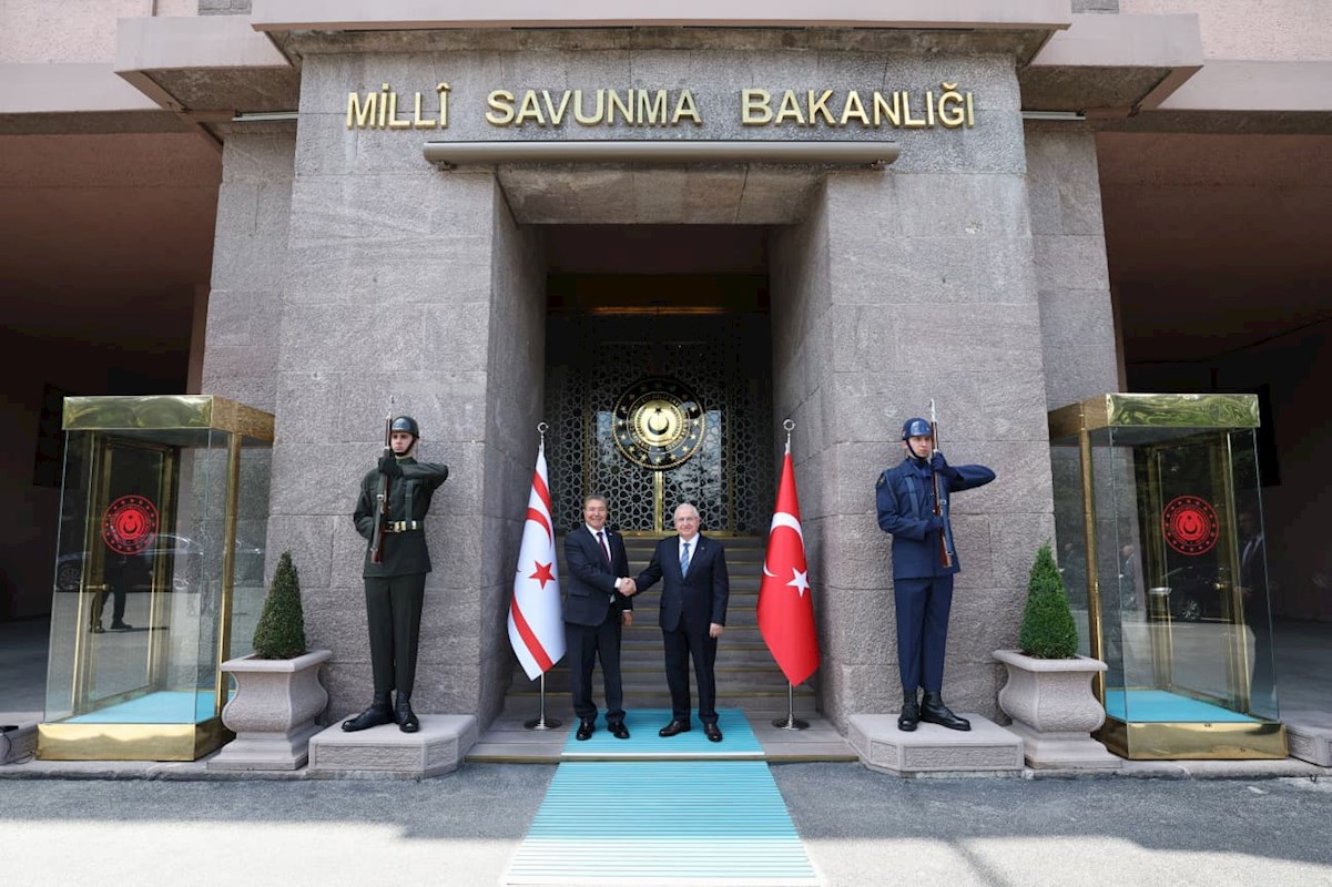 Millî Savunma Bakanı Yaşar Güler, Kuzey Kıbrıs Türk Cumhuriyeti Başbakanı Sayın Ünal Üstel ile Bir Araya Geldi