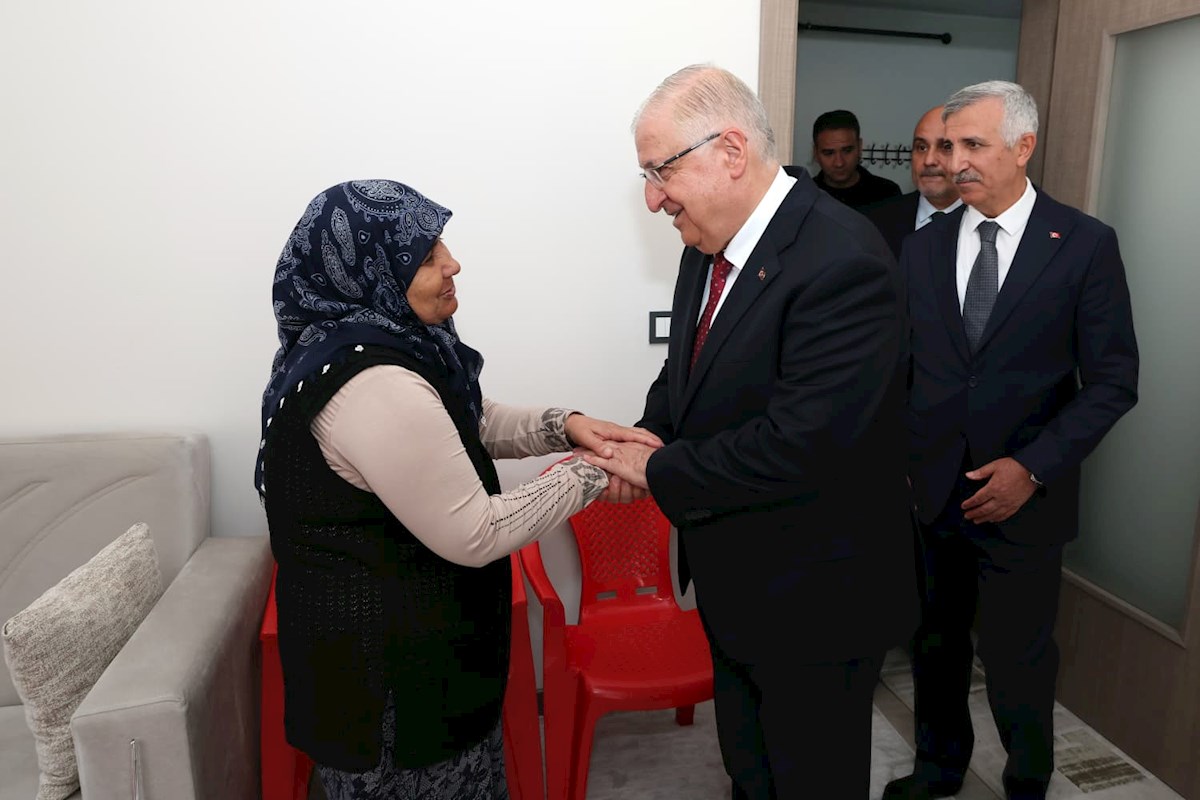 Millî Savunma Bakanı Yaşar Güler, Kahramanmaraş’ta Şehit Ailesini Ziyaret Etti