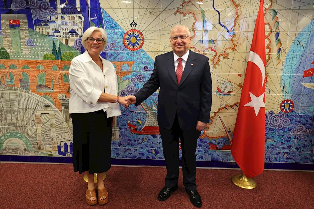 Millî Savunma Bakanı Yaşar Güler, NATO Karargâhında Fransa Ordular Bakanı Catherine Vautrin ile Görüşme Gerçekleştirdi