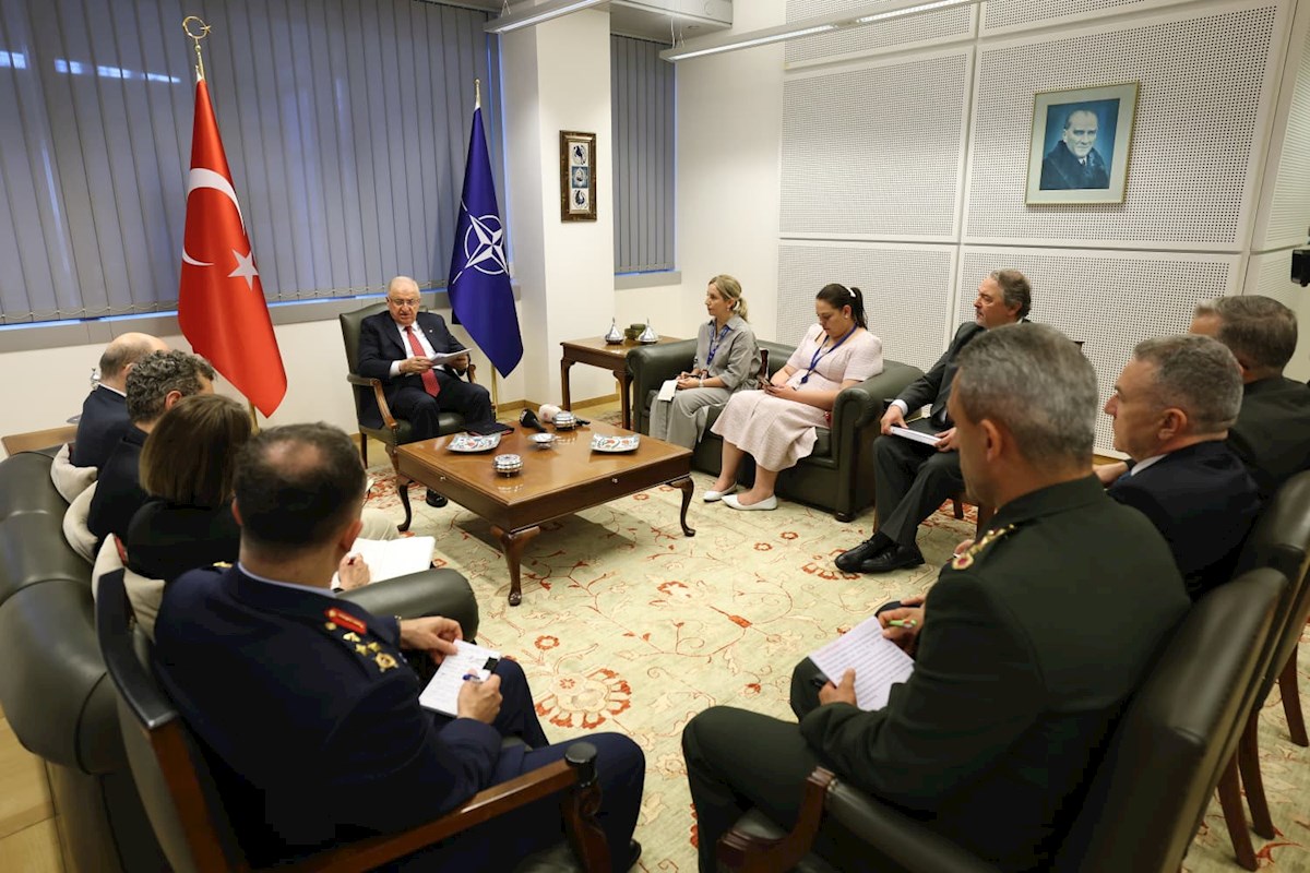 Millî Savunma Bakanı Yaşar Güler, Brüksel’de Türk Basın Mensuplarına Açıklamalarda Bulundu 