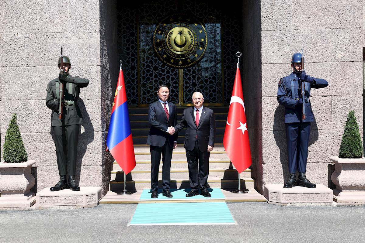 Millî Savunma Bakanı Yaşar Güler, Moğolistan Savunma Bakanı Damba Batlut ile Bir Araya Geldi