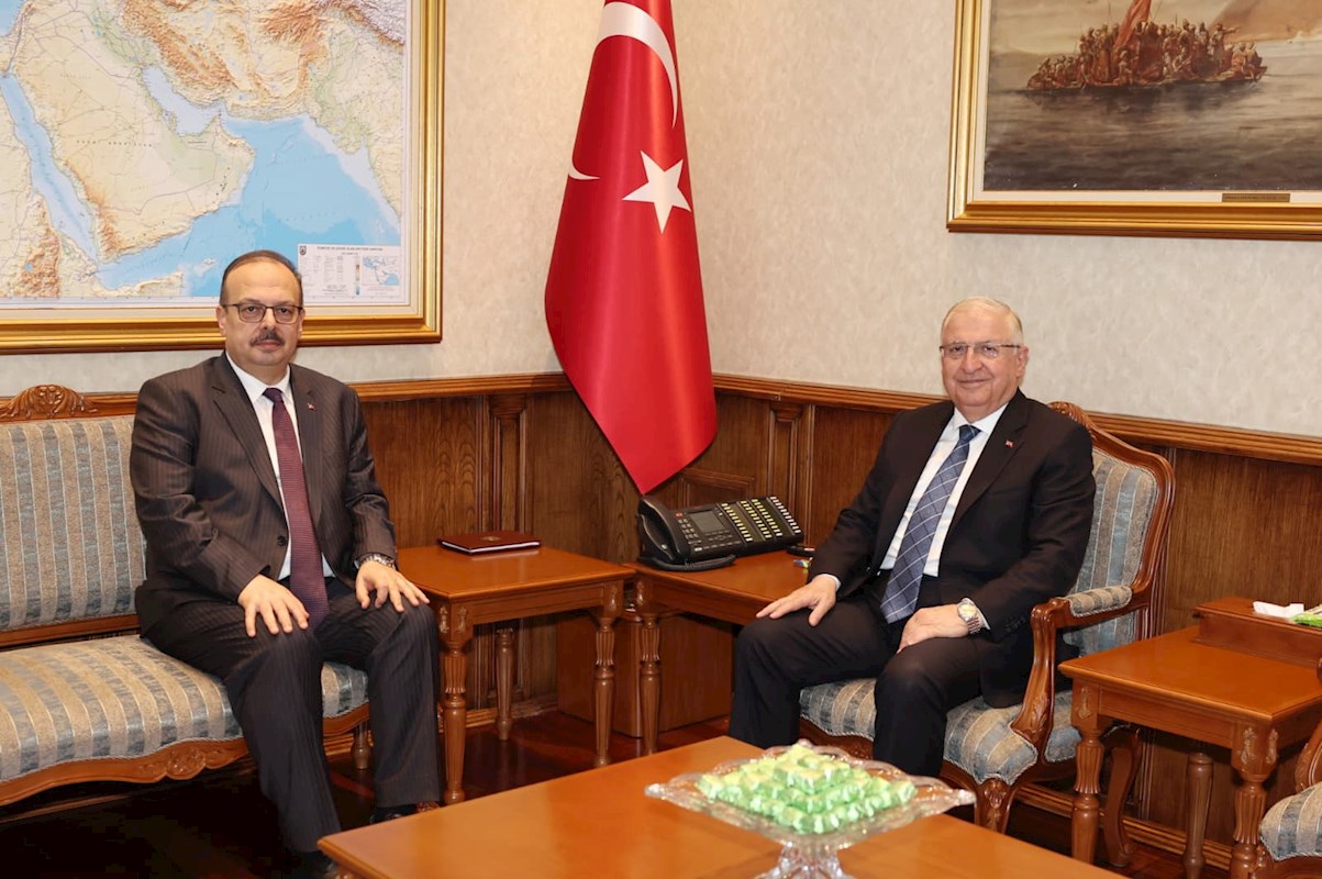 Millî Savunma Bakanı Yaşar Güler, Ankara Valisi Yakup Canbolat’ı Kabul Etti