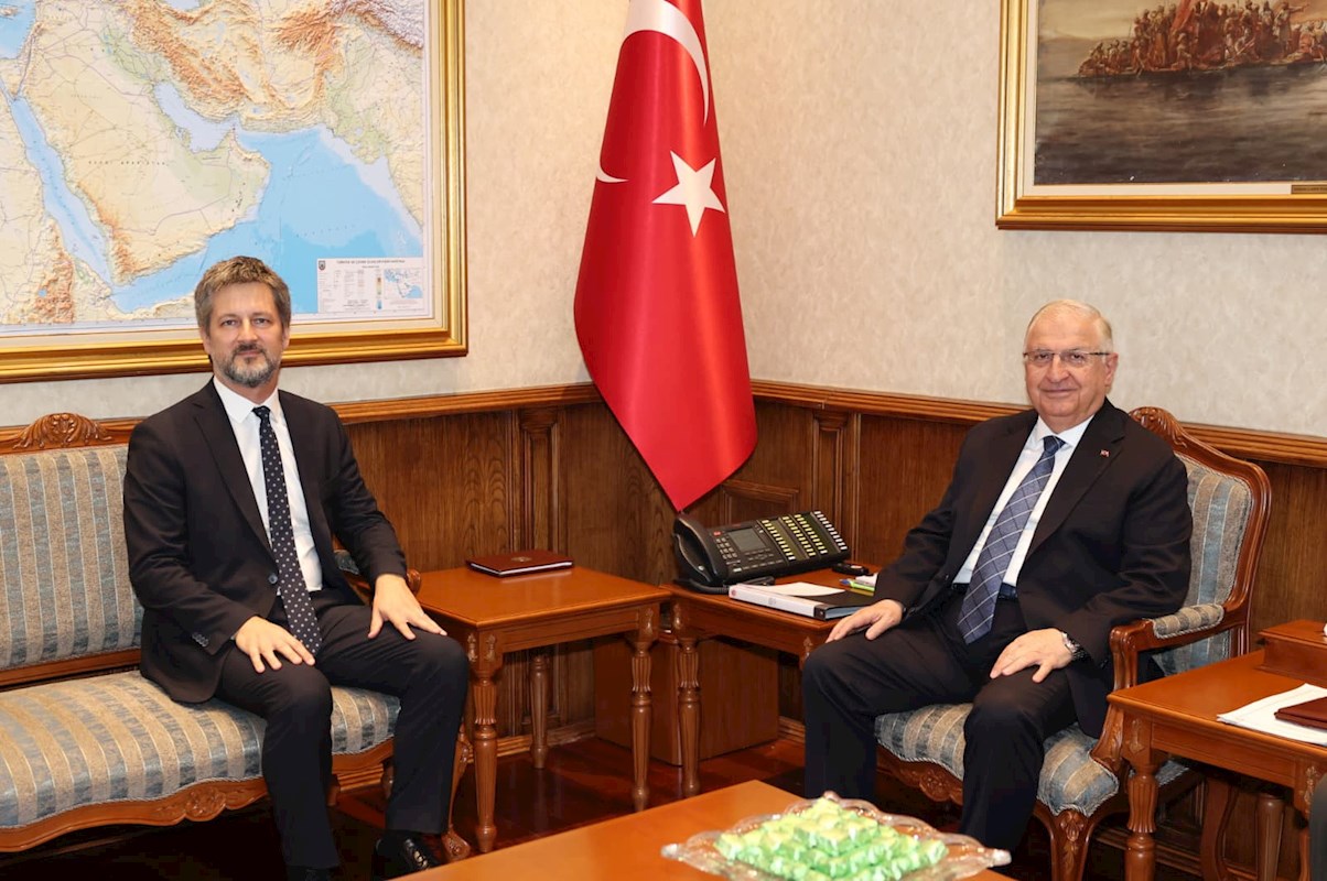 Millî Savunma Bakanı Yaşar Güler, Görev Süresinin Sona Ermesi Dolayısıyla Veda Ziyaretinde Bulunan Macaristan’ın Ankara Büyükelçisi Viktor Matis’i Kabul Etti