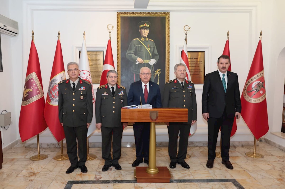 Millî Savunma Bakanı Yaşar Güler, Kıbrıs Türk Barış Kuvvetleri Komutanlığını Ziyaret Etti