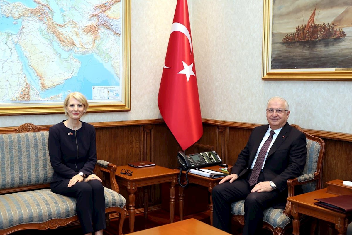 Millî Savunma Bakanı Yaşar Güler, Veda Ziyareti Gerçekleştiren Birleşik Krallık Ankara Büyükelçisi Jill Morris’i Kabul Etti