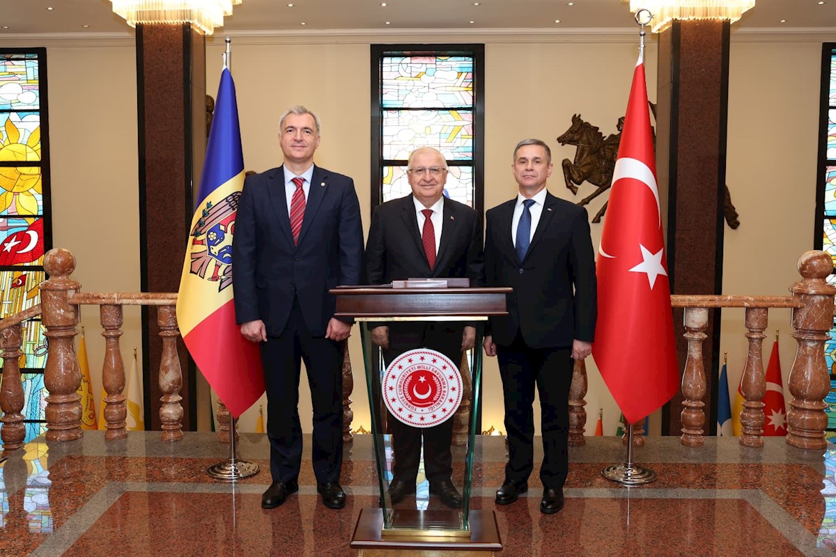 Millî Savunma Bakanı Yaşar Güler, Moldova Başbakan Yardımcısı ve Ekonomik Kalkınma, Dijitalizasyon Bakanı Osmochescu ile Bir Araya Geldi