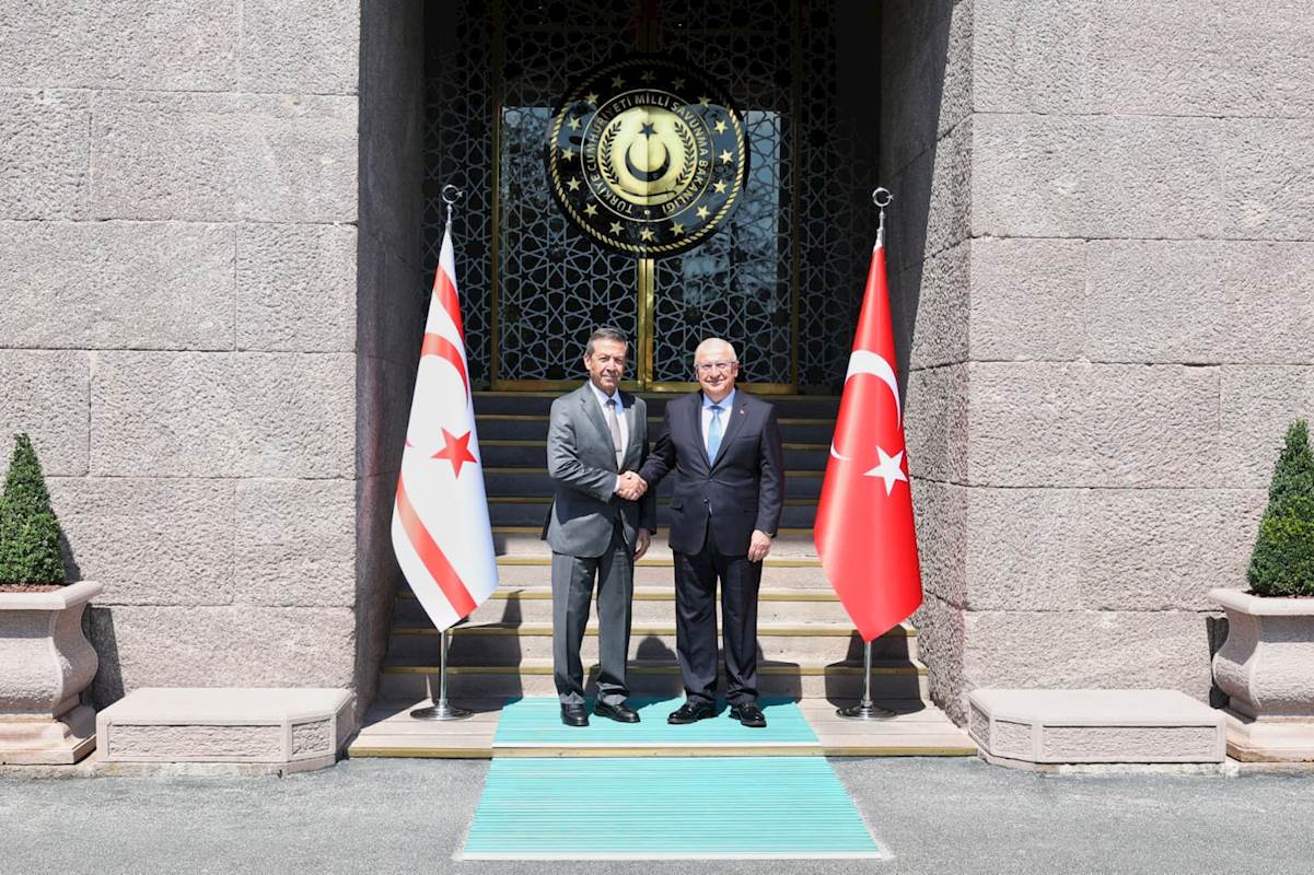 Millî Savunma Bakanı Yaşar Güler, Kuzey Kıbrıs Türk Cumhuriyeti Dışişleri Bakanı Tahsin Ertuğruloğlu ile Bir Araya Geldi