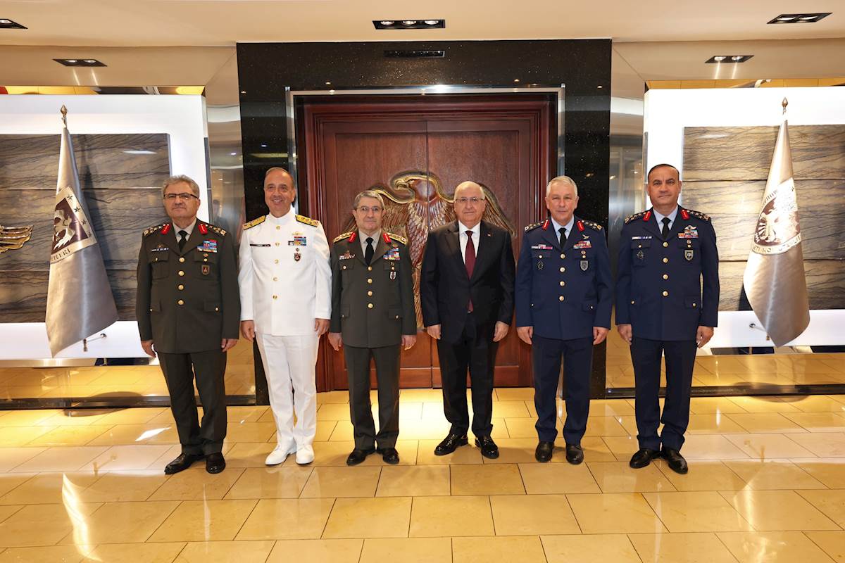 Millî Savunma Bakanı Yaşar Güler, Hava Kuvvetleri Komutanlığında Gerçekleştirilen Devir Teslim Törenine Katıldı