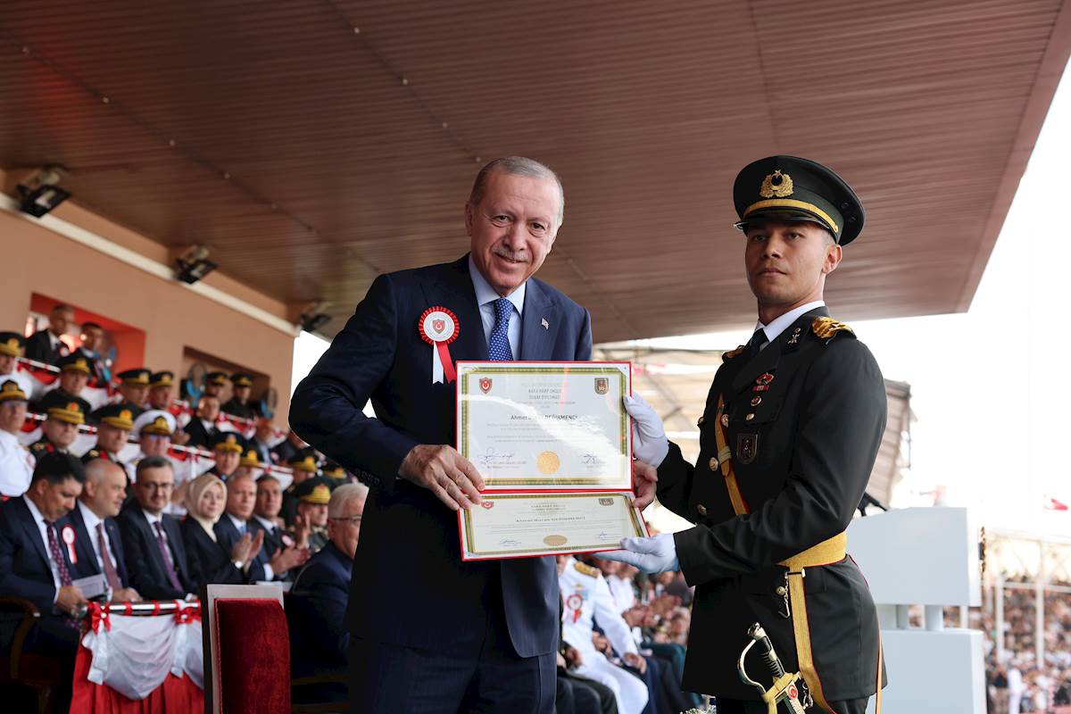 Cumhurbaşkanımız Sayın Recep Tayyip Erdoğan’ın teşrifleriyle MSÜ Harp Okulları Diploma Alma ve Sancak Devir Teslim Töreni Gerçekleştirildi