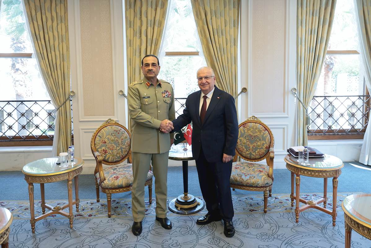 Millî Savunma Bakanı Yaşar Güler Pakistan Kara Kuvvetleri ve Savunma Kuvvetleri Komutanı Mareşal Syed Asim Munir ile Bir Araya Geldi