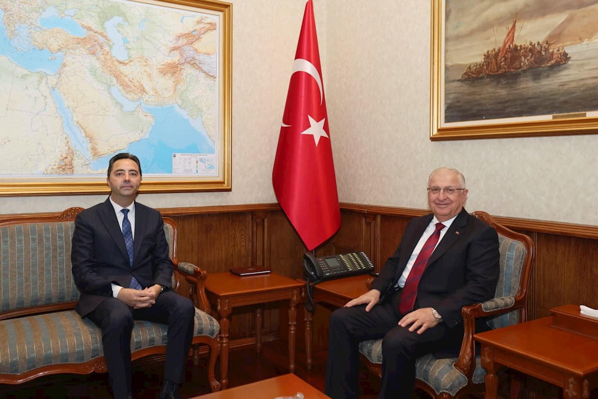 Millî Savunma Bakanı Yaşar Güler, Somali Büyükelçimiz Ferhat Alkan'ı Kabul Etti