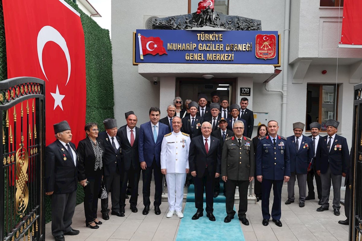Bakan Güler ve Beraberindeki Kuvvet Komutanları ile Türkiye Muharip Gaziler Derneği Genel Merkezinin Açılış Törenine Katıldı