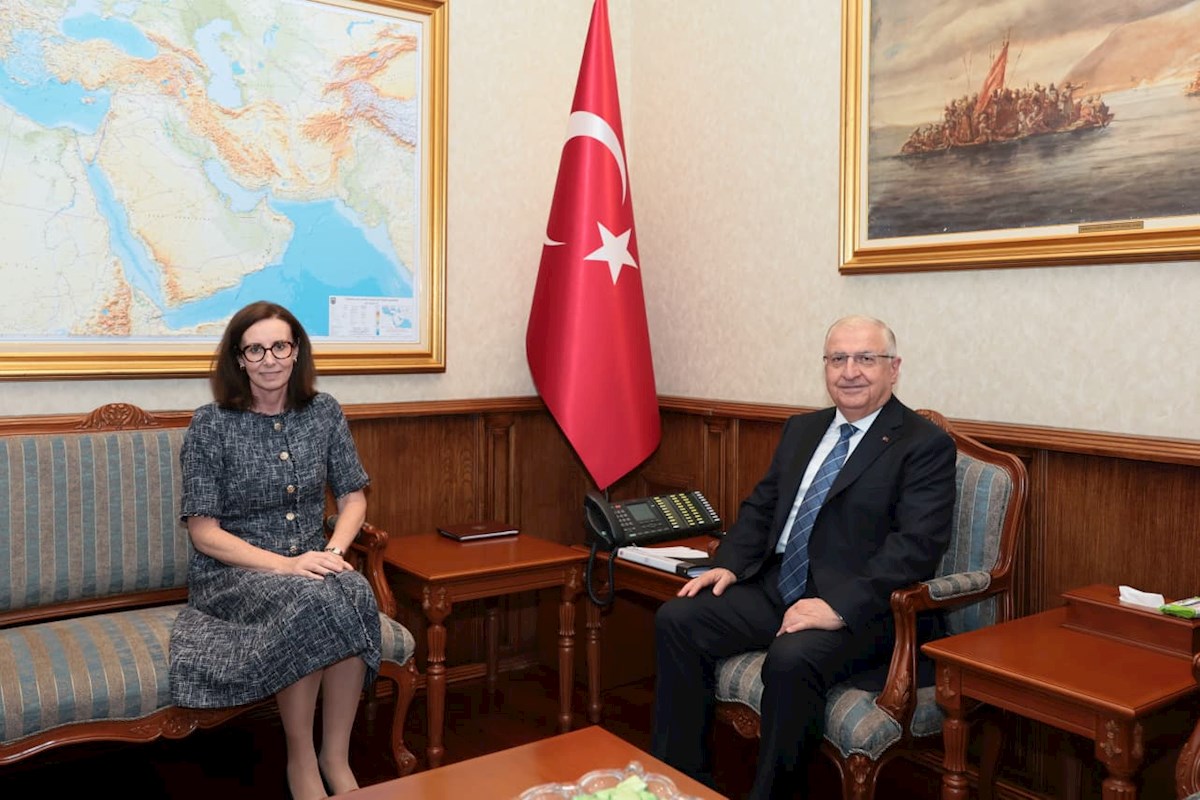 Millî Savunma Bakanı Yaşar Güler, Birleşik Krallık Ankara Büyükelçisi Jennifer Anderson’ı Kabul Etti