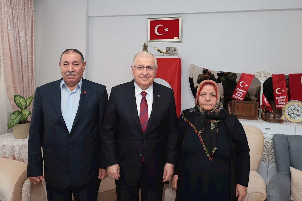 Millî Savunma Bakanı Yaşar Güler, Kars’ta Şehit Evini Ziyaret Etti