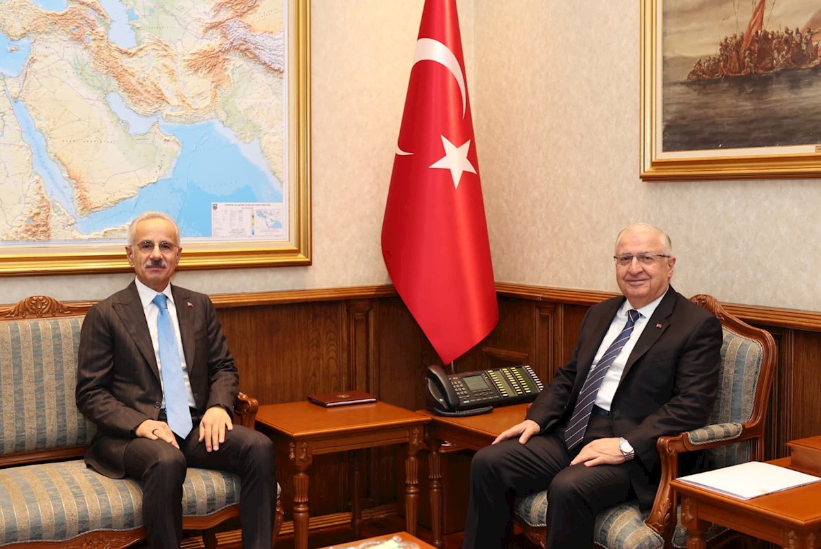 Millî Savunma Bakanı Yaşar Güler ile Ulaştırma ve Altyapı Bakanı Abdulkadir Uraloğlu Bir Araya Geldi