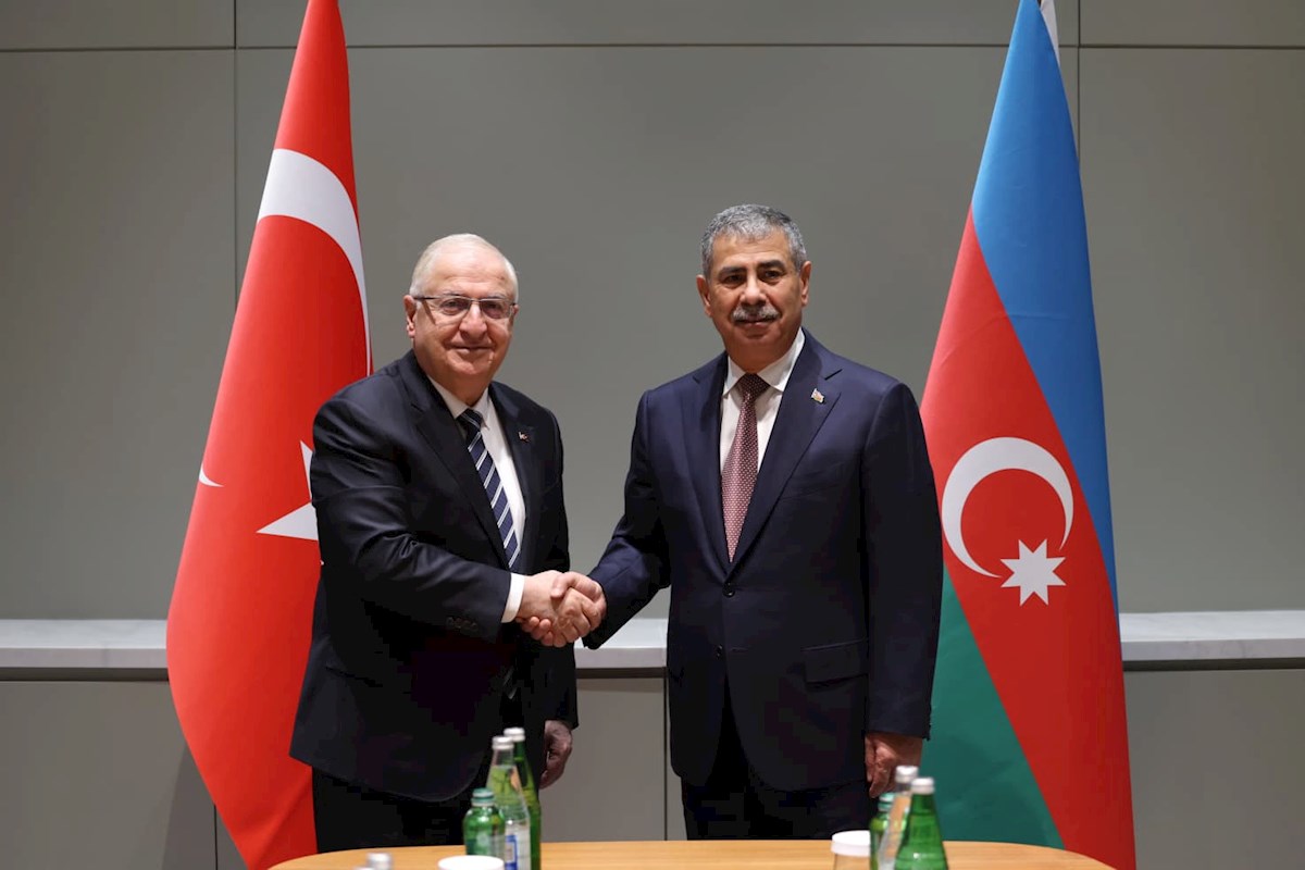 Millî Savunma Bakanı Yaşar Güler, Azerbaycan Savunma Bakanı Orgeneral Zakir Hasanov ile İkili Bir Görüşme Yaptı