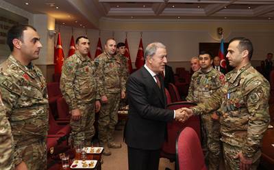 Millî Savunma Bakanı Hulusi Akar, Türkiye Muharip Gaziler Derneği Yönetimi ve Azerbaycan’ın Karabağ Gazileri ile Bir Araya Geldi