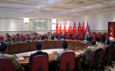 Millî Savunma Bakanı Hulusi Akar, Türkiye Muharip Gaziler Derneği Yönetimi ve Azerbaycan’ın Karabağ Gazileri ile Bir Araya Geldi