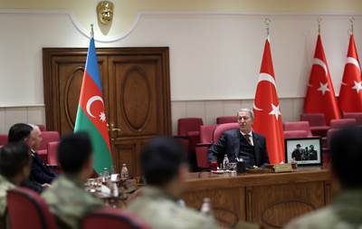 Millî Savunma Bakanı Hulusi Akar, Türkiye Muharip Gaziler Derneği Yönetimi ve Azerbaycan’ın Karabağ Gazileri ile Bir Araya Geldi