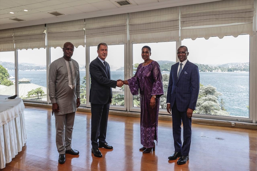 Millî Savunma Bakanı Hulusi Akar, Togo Savunma Bakanı Essossimna Marguerite Gnakade ile Bir Araya Geldi